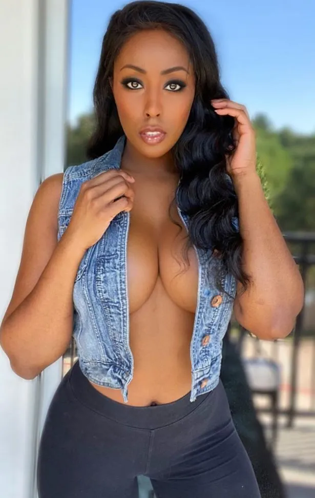 Donna elegante strategie crescere followers OnlyFans rapidamente efficaci